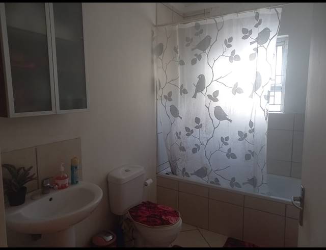 2 BEDROOM HOUSE FOR SALE IN ROCKLANDS